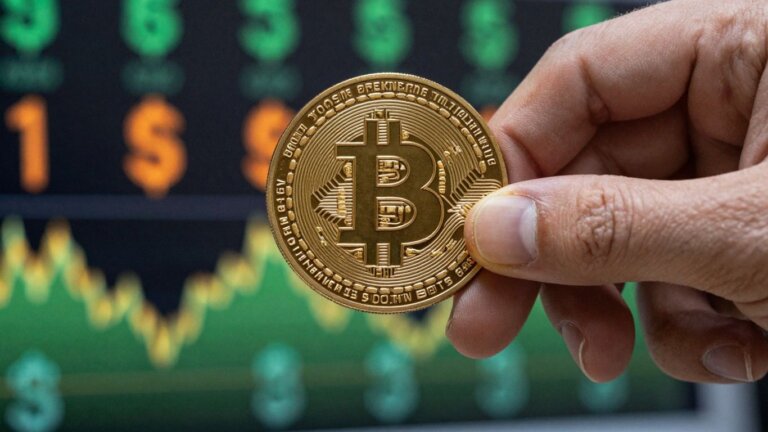 Fidelity Crypto Review: Unpacking the Pros, Cons, and Investment Features for 2025